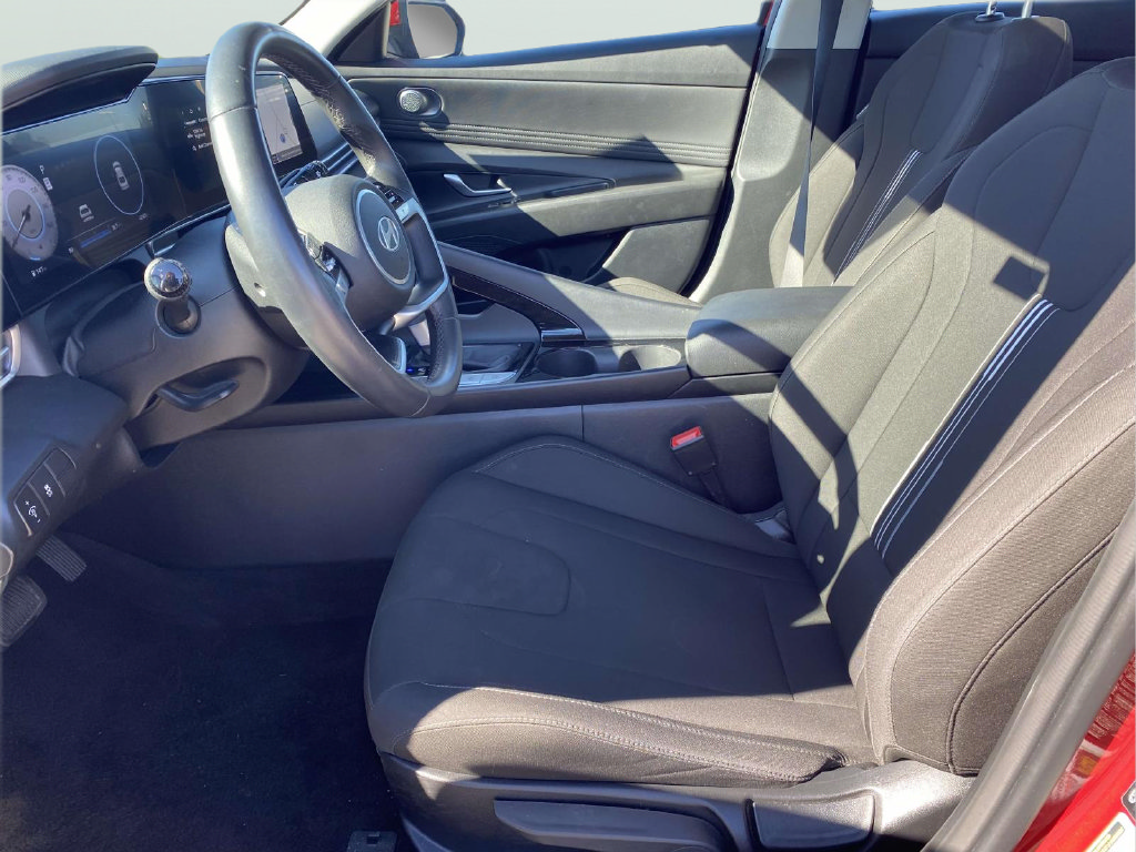 Used 2025 Hyundai Elantra SEL FWD image 14