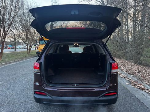 Used 2016 Kia Sorento LX w/ LX Convenience Package image 9