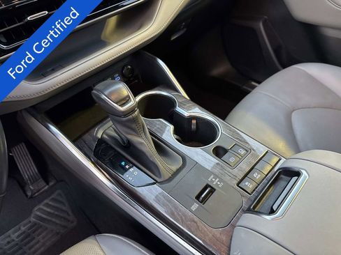 Used 2022 Toyota Highlander Limited image 26