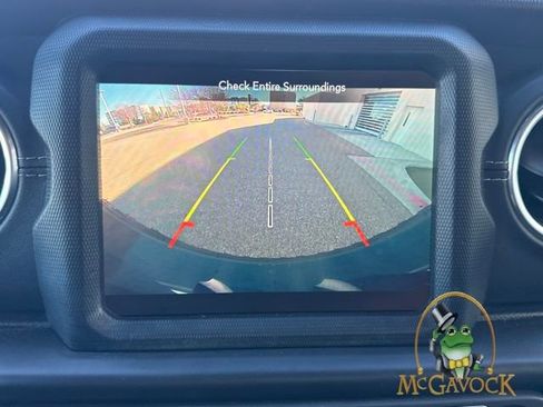 Used 2018 Jeep Wrangler Unlimited Sahara image 15