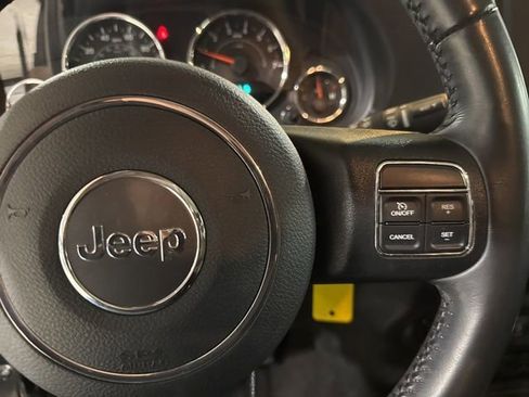 Used 2018 Jeep Wrangler Unlimited Sport S AWD/4WD image 36