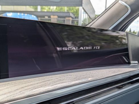 Used 2025 Cadillac Escalade IQ Luxury 2 w/ LPO, Premium Carpet Package AWD/4WD image 43