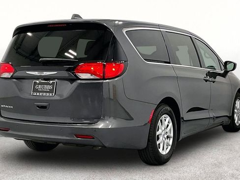 Used 2021 Chrysler Voyager LX FWD image 2