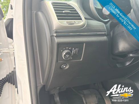 Used 2019 Jeep Grand Cherokee Limited AWD/4WD image 14
