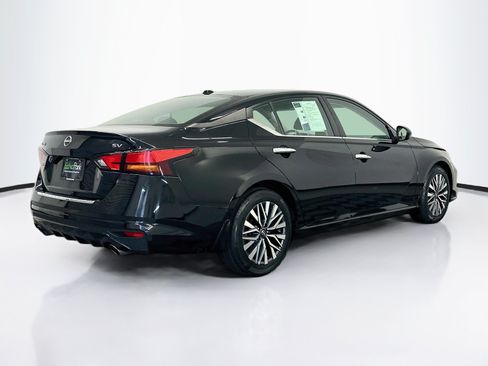 Used 2023 Nissan Altima 2.5 SV w/ SV Premium Package FWD image 9