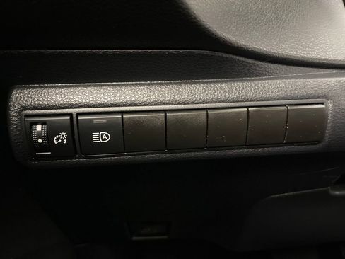 Used 2021 Toyota Corolla LE image 28