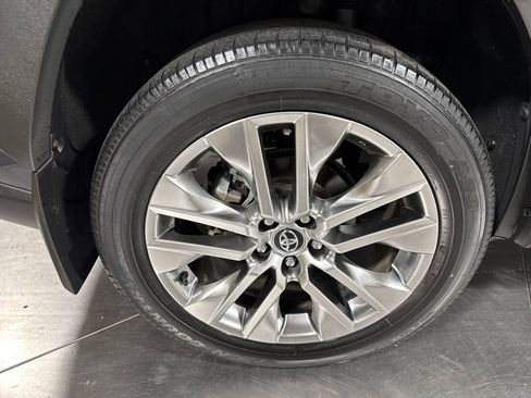 Used 2020 Toyota RAV4 XLE Premium AWD/4WD image 11