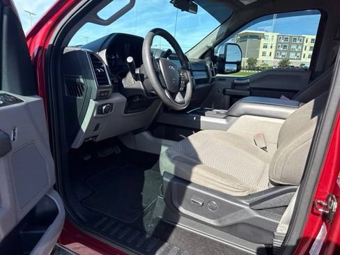Used 2019 Ford F250 XLT w/ XLT Premium Package AWD/4WD image 6