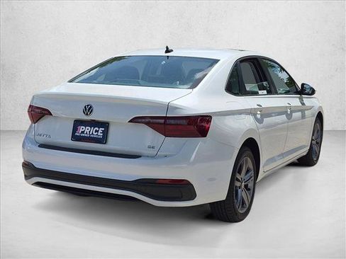 Used 2023 Volkswagen Jetta SE w/ Panoramic Sunroof Package FWD image 5