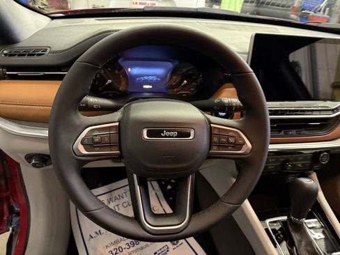 Used 2023 Jeep Compass Limited image 16