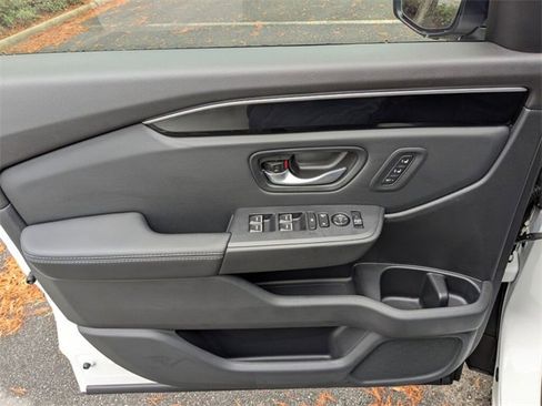 New 2025 Honda Pilot Touring image 30