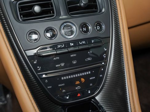 Used 2023 Aston Martin DBS Coupe image 47