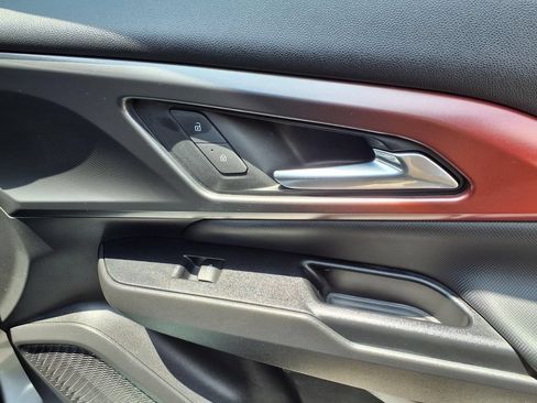 Certified 2024 Chevrolet Equinox EV RS FWD image 25