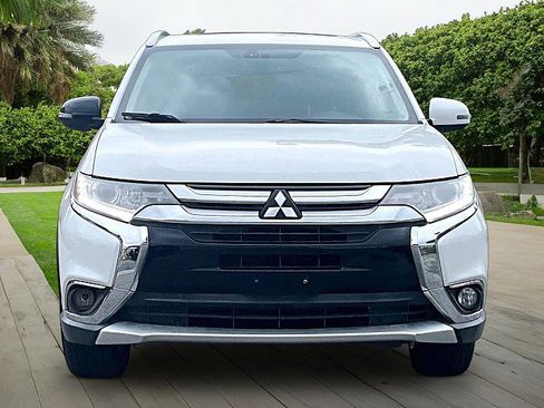 Used 2017 Mitsubishi Outlander SEL FWD image 2