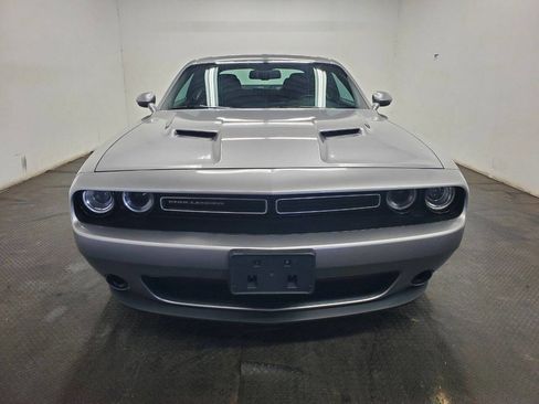 Used 2017 Dodge Challenger SXT image 2