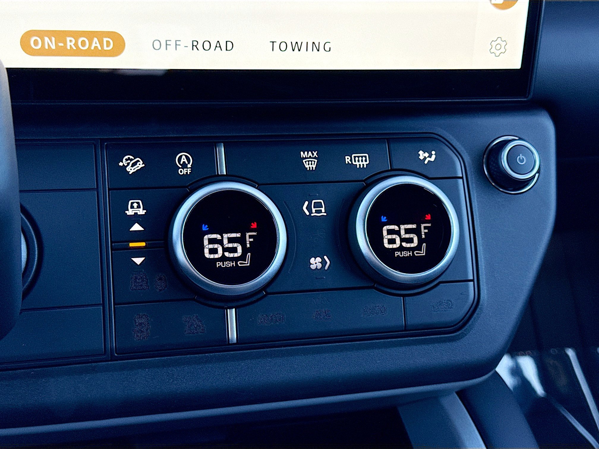 New 2026 Land Rover Defender 110 X AWD/4WD image 34