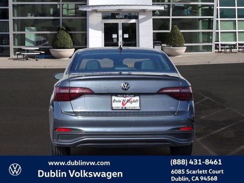 Certified 2023 Volkswagen Jetta SE w/ Panoramic Sunroof Package image 5