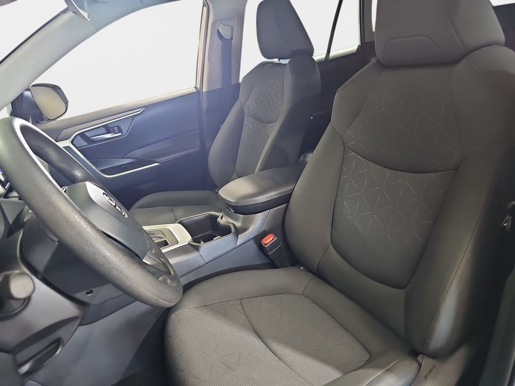 Used 2025 Toyota RAV4 XLE AWD/4WD image 17