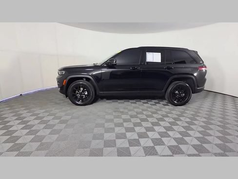 Used 2025 Jeep Grand Cherokee Altitude RWD image 47
