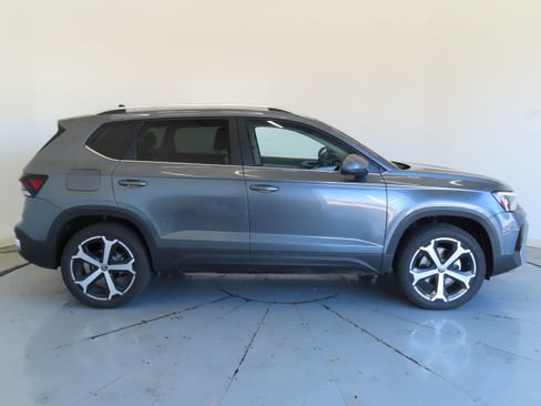 New 2026 Volkswagen Taos SEL AWD/4WD image 2