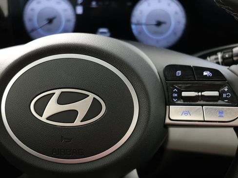 Used 2025 Hyundai Elantra Limited FWD image 28