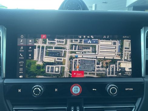 Certified 2025 Porsche Macan image 28