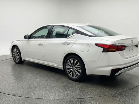 Used 2025 Nissan Altima 2.5 SV image 6