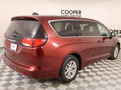 Used 2023 Chrysler Voyager LX image 20