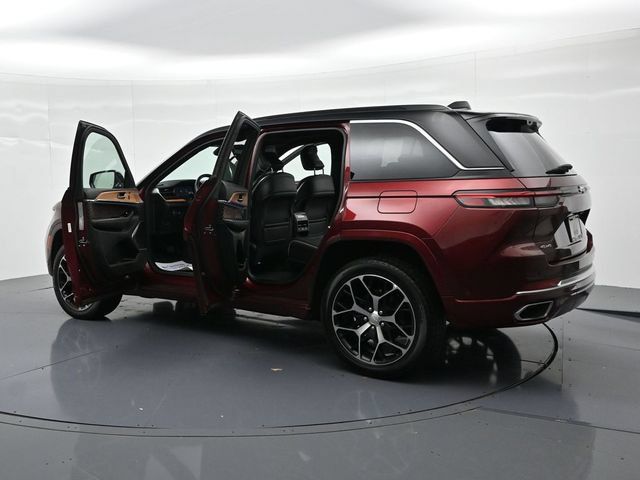 Used 2025 Jeep Grand Cherokee Summit AWD/4WD image 27