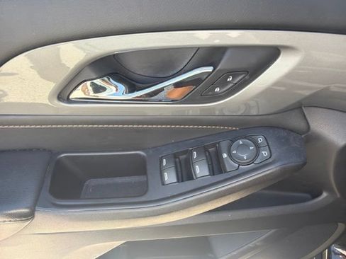 Used 2021 Chevrolet Traverse LS FWD image 11