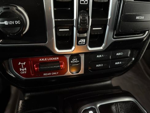 Used 2024 Jeep Wrangler Unlimited image 23