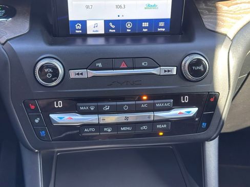 Used 2020 Ford Explorer Platinum w/ Premium Technology Package image 36