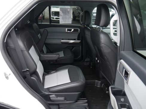 Used 2023 Ford Explorer XLT w/ Equipment Group 202A AWD/4WD image 27