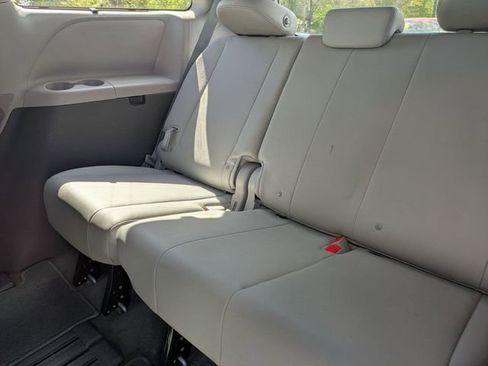 Used 2018 Toyota Sienna XLE w/ XLE Navigation Package image 28