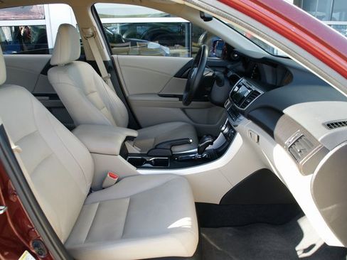 Used 2015 Honda Accord Touring image 35