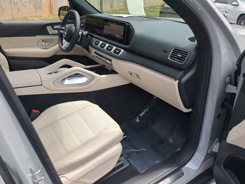 Used 2025 Mercedes-Benz GLS 580 4MATIC image 38
