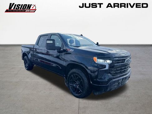 Used 2024 Chevrolet Silverado 1500 RST w/ Z71 Off-Road Package image 3