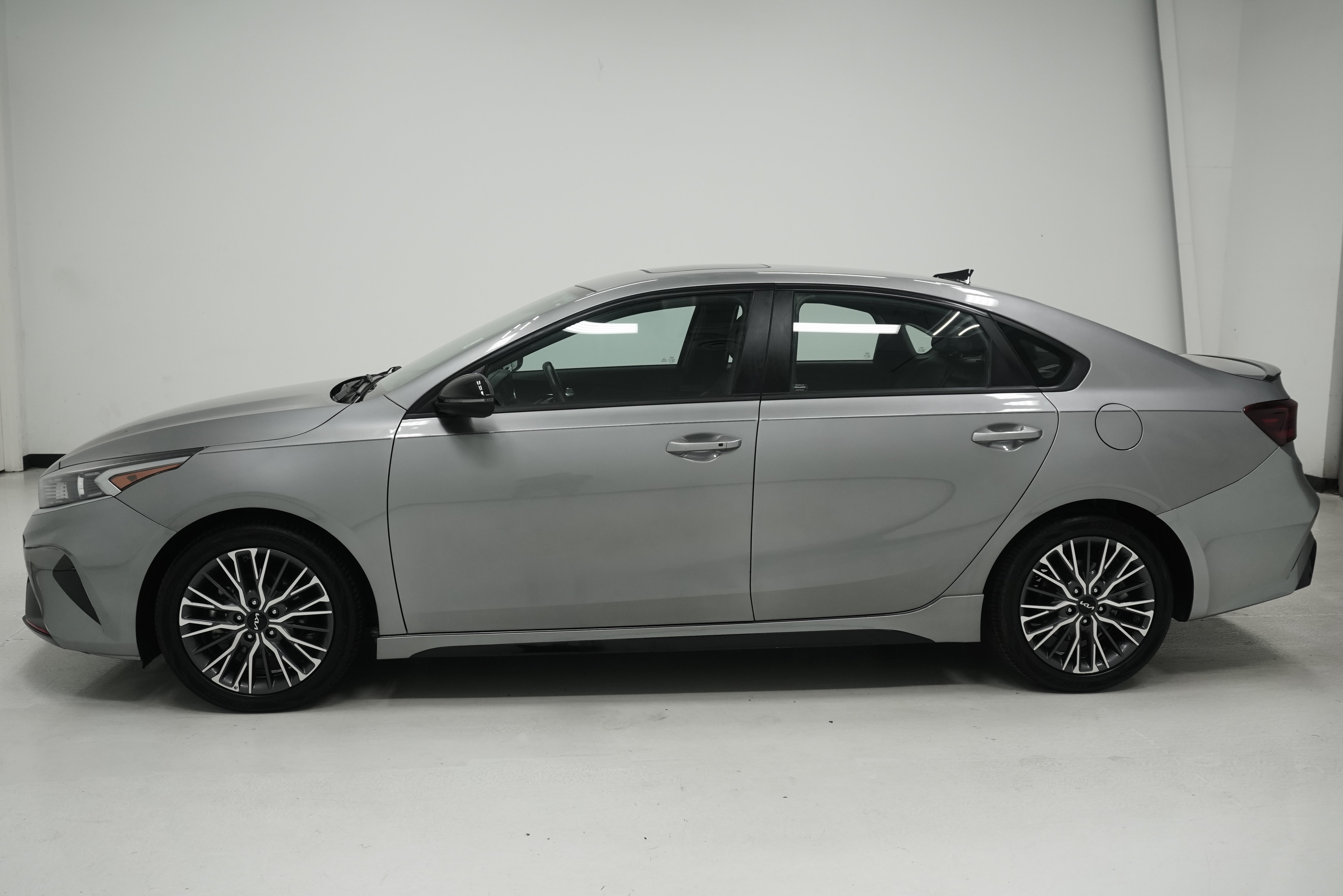 Used 2023 Kia Forte GT-Line w/ GT-Line Premium Package FWD image 5