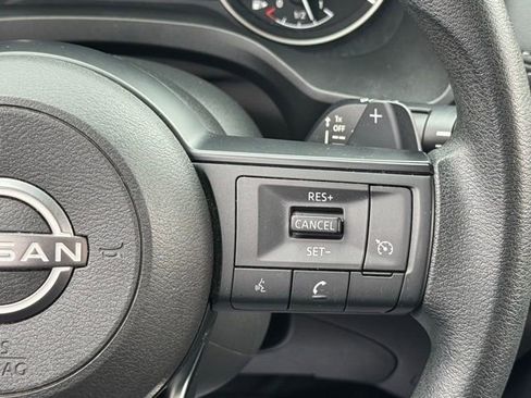 Used 2023 Nissan Rogue S image 17