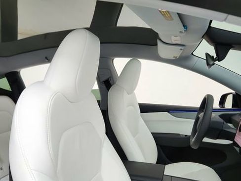 Used 2026 Tesla Model Y Long Range image 21