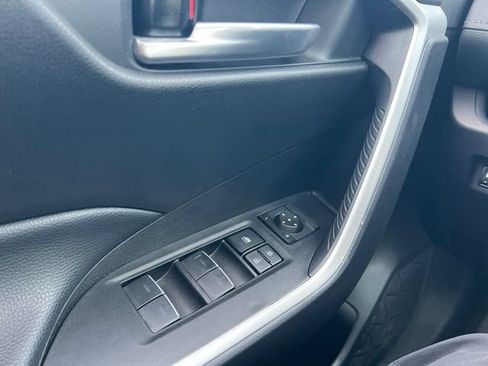 Used 2025 Toyota RAV4 XLE FWD image 25