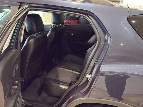 Used 2019 Chevrolet Trax LT w/ LT Convenience Package AWD/4WD image 19