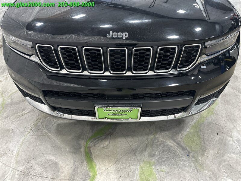 Used 2023 Jeep Grand Cherokee L Limited AWD/4WD image 18
