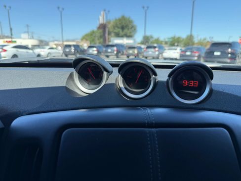 Used 2014 Nissan 370Z Coupe RWD image 25