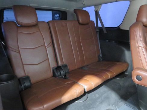 Used 2015 Cadillac Escalade ESV Premium image 13