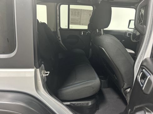 Used 2024 Jeep Wrangler Unlimited Rubicon 4xe AWD/4WD image 29
