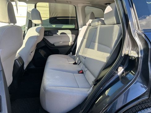 Used 2017 Subaru Forester 2.5i Premium image 12