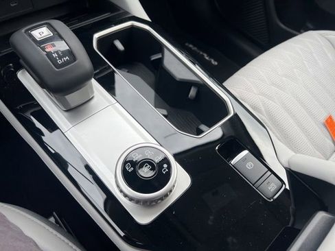 Used 2025 Mitsubishi Outlander SEL image 25