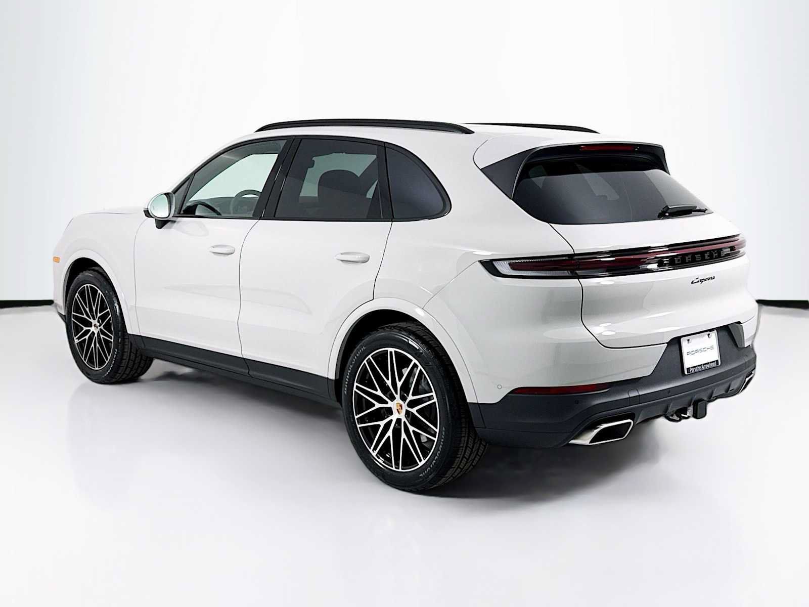 Used 2026 Porsche Cayenne AWD/4WD image 3