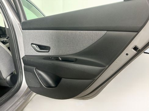 Used 2025 Hyundai Elantra Limited FWD image 30